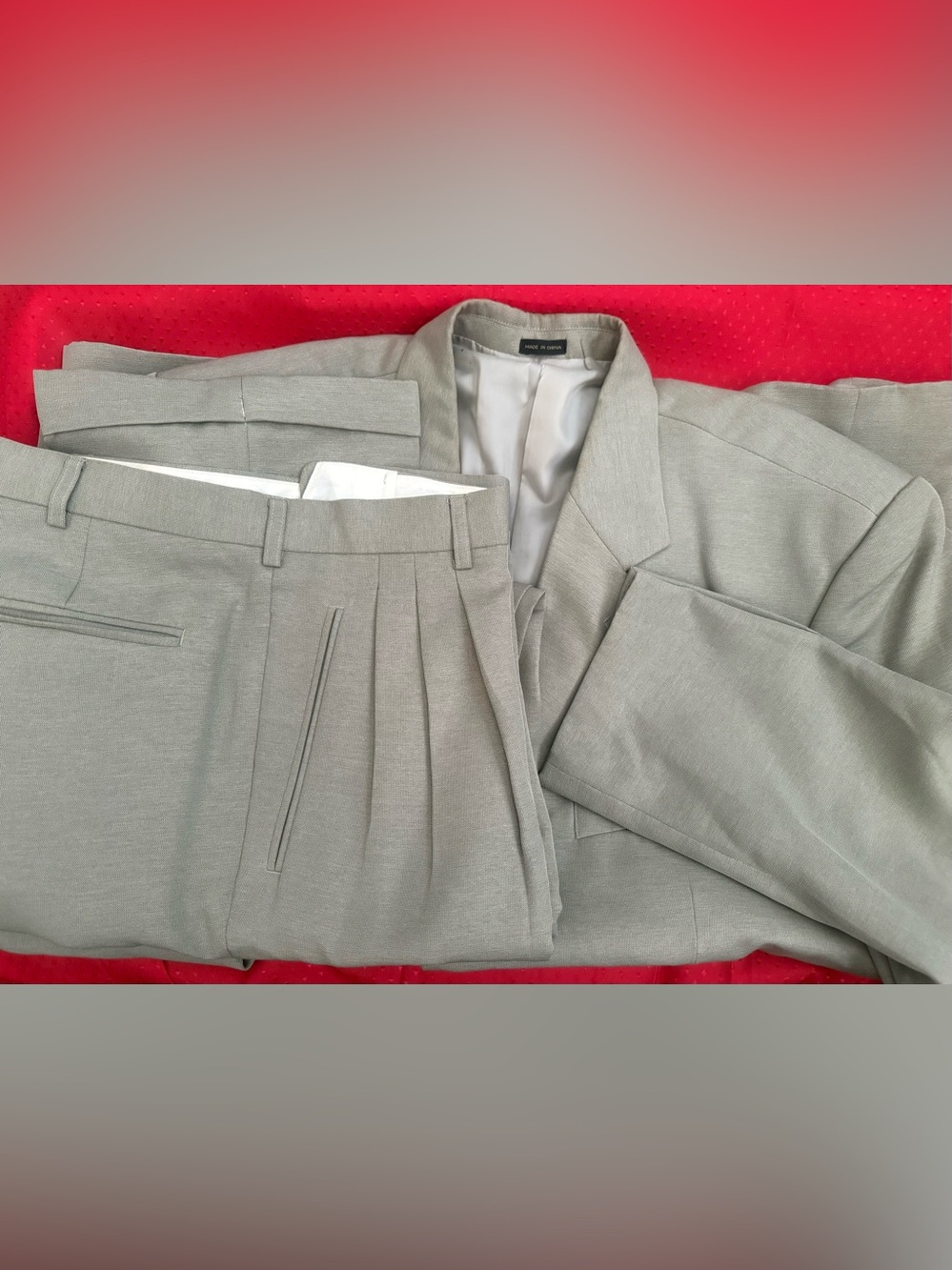 Men's Light Gray Two-Piece Pleated Suit - Classic Tailored Blazer & Trousers